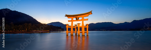 Großes Tor des Itsukushima Schreins in Miyajima, Japan