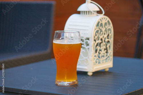 Kufel z piwem na stole