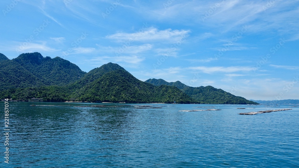 Bootsfahrt nach Miyjima, Insel der Inlandssee in Japan Bootsfahrt nach Miyjima, Insel der Inlandssee in Japan