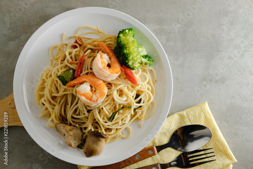 spaghetti spicy stir fried with prawn