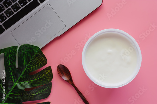 Set yogurt, natural flavour...