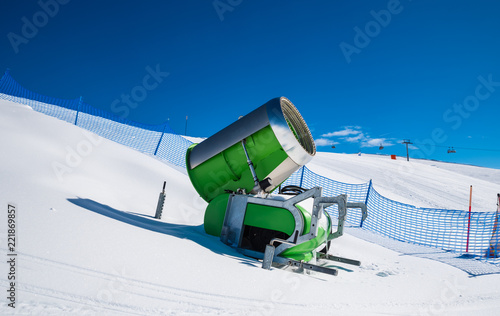 Snow cannon for snowmaking