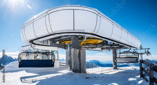 Alpine upper ski lift station