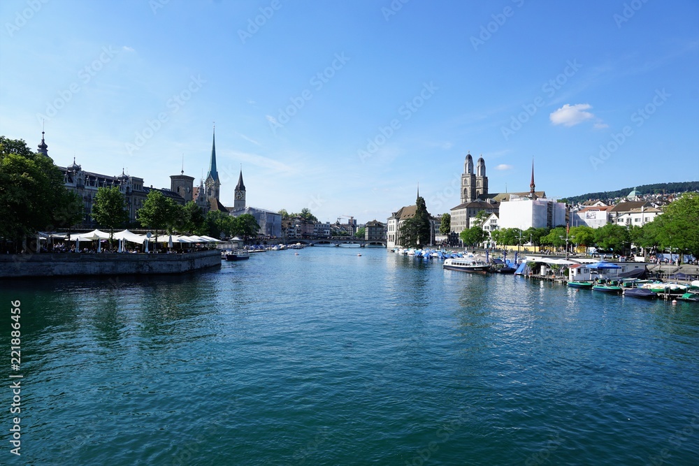 Limmat Fluss in Zürich in der Schweiz im Sommer