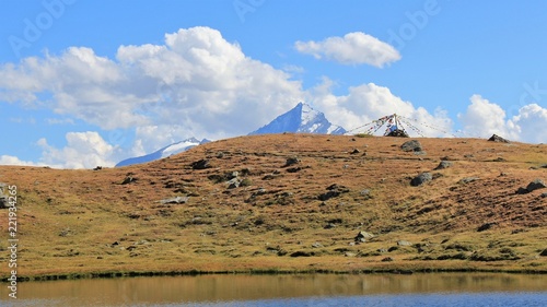 Grivola derrière le lac des grenouilles photo