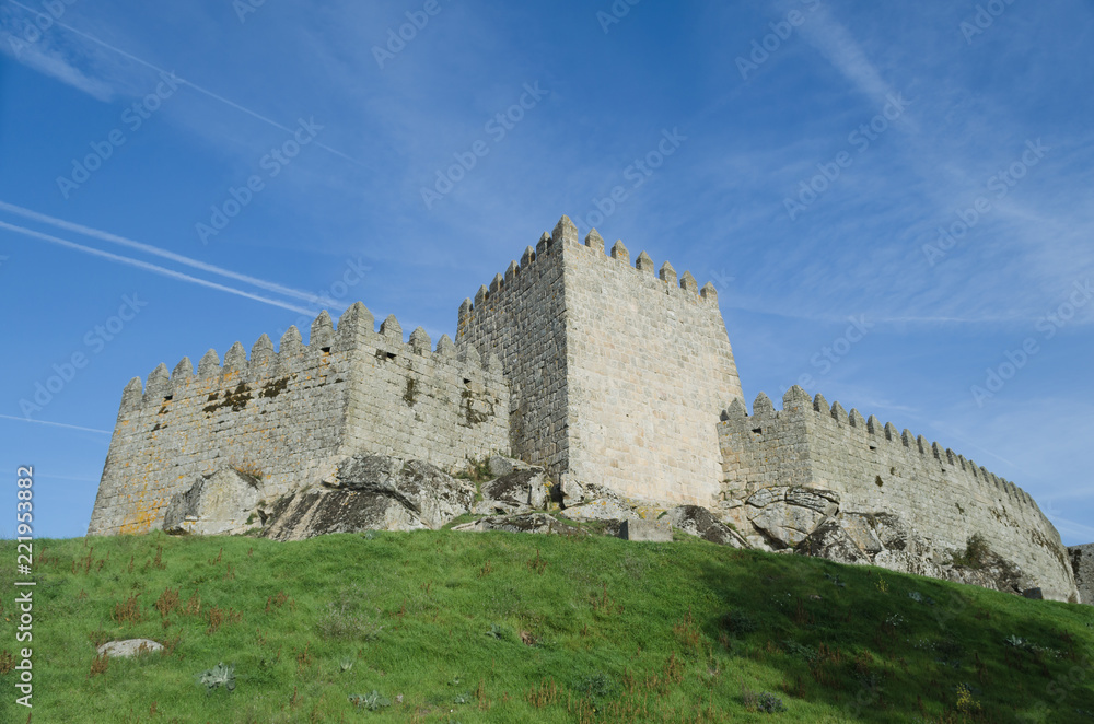 Muralla y torre de homenaje del castillo de Trancoso. Distrito de Guarda. Portuga.