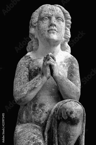 The statue of the child who prays