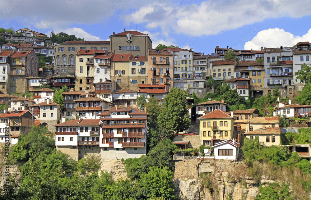 Φωτογραφία the cityscape of bulgarian city Veliko Tarnovo