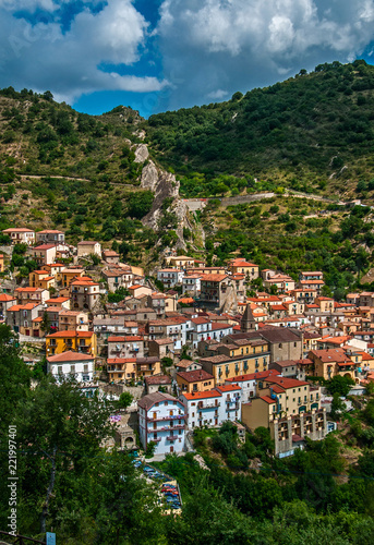 Wallpaper Mural Lucania - Veduta del meraviglioso borgo di Castelmezzano Torontodigital.ca