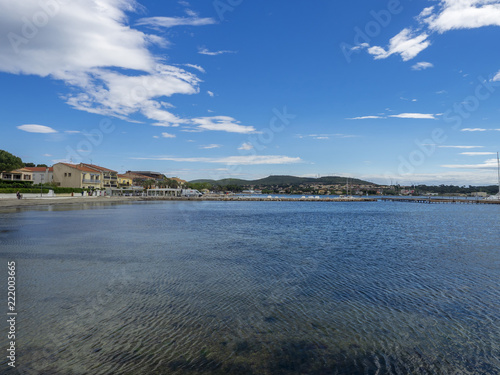 Plages du poste de secours de Balaruc-les-Bains dans l'Hérault au bord de la Lagune de Thau photo