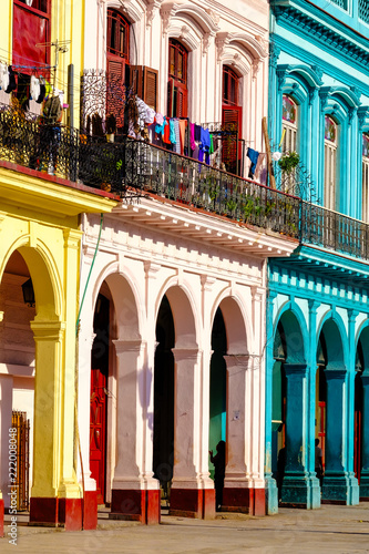 Canvas Print Colorful colonial buildings in Old Havana