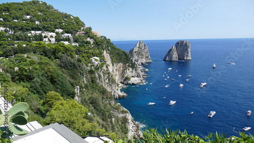 Capri south coast i Faraglioni