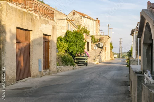 Obraz Pusta droga na wyspie Korcula, Chorwacja