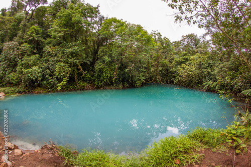 türkiser Flusslauf des Rio Celeste in Costa Rica