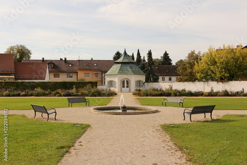 Springbrunnen und Pavillon im Prälatengarten von Kloster Metten in Bayern photo