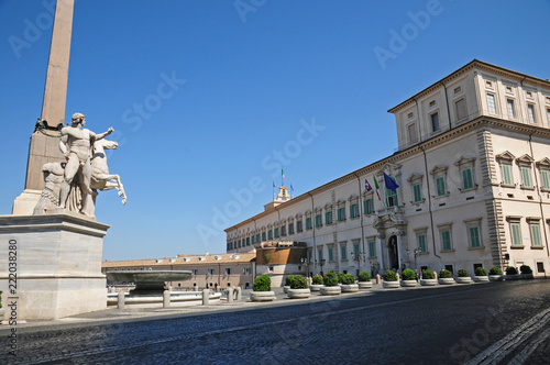 Roma, piazza del Quirinale e fontana dei Dioscuri photo