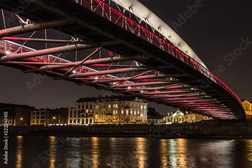 Obraz Kładka Ojca Bernatka w Krakowie z widokiem na Podgórze.