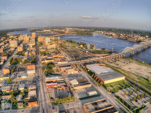 Cuadro en lienzo Davenport is a larger city in Iowa on the Mississippi river with Illinois