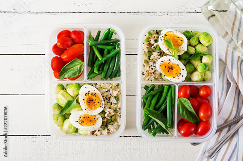 Quadro su tela Vegetarian meal prep containers with eggs, brussel sprouts, green beans and tomato