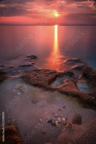 Obraz Piękny kolorowy długi ujawnienie wschodu słońca seascape strzelał w Afytos, Chalkidiki, Grecja