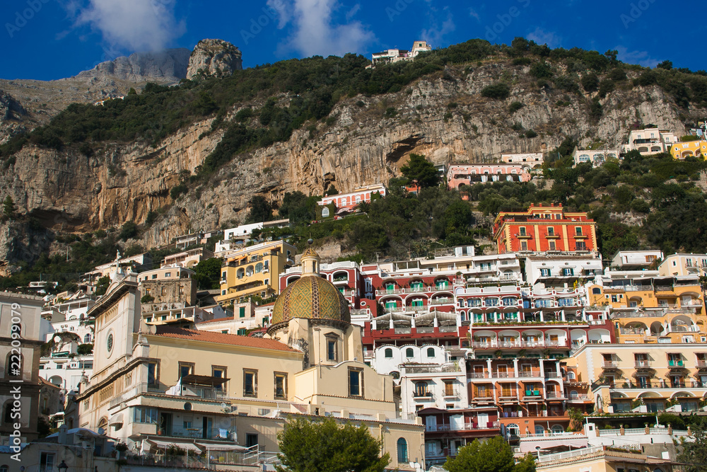 Veduta panoramica del centro storico di Positano in Campania, Italia