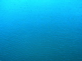 水面の青いグラデーション