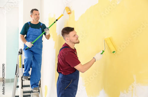 Male painters in uniform wo...