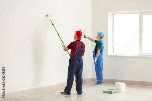Male painters in uniform wo...