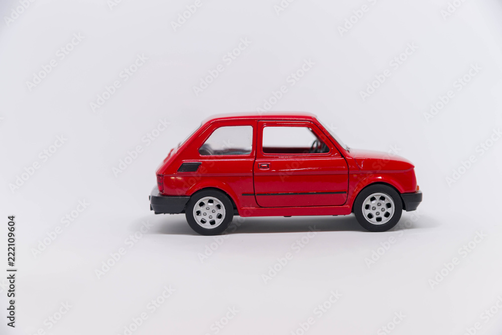 Samochód zabawka czerwony fiat 125p - obrazy, fototapety, plakaty 