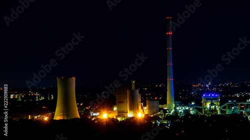 Industriegebiet bei Nacht