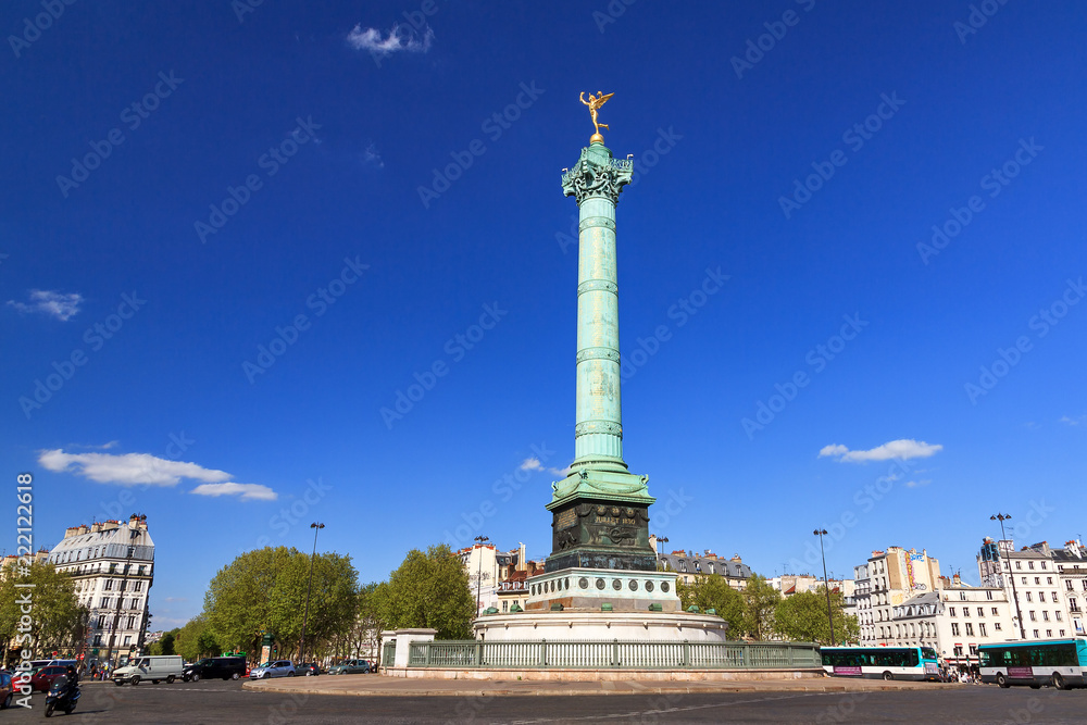Fototapeta premium Kolumna lipcowa, kolumna lipcowa, na Place de la Bastille w Paryżu, Francja