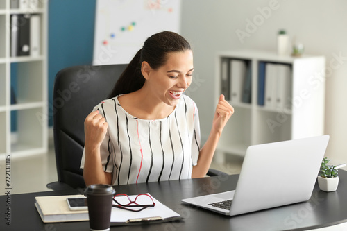 Happy young businesswoman w...