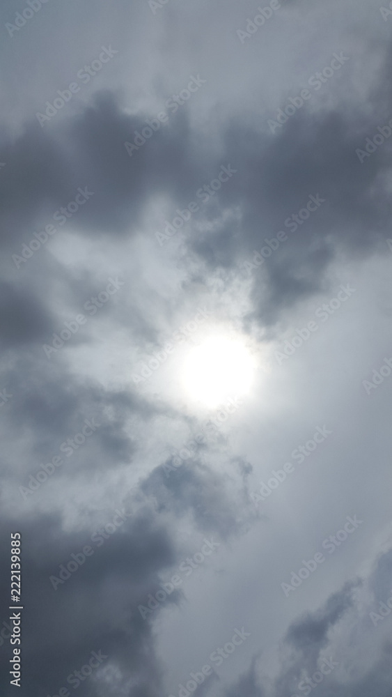 Obraz premium the sun among the clouds