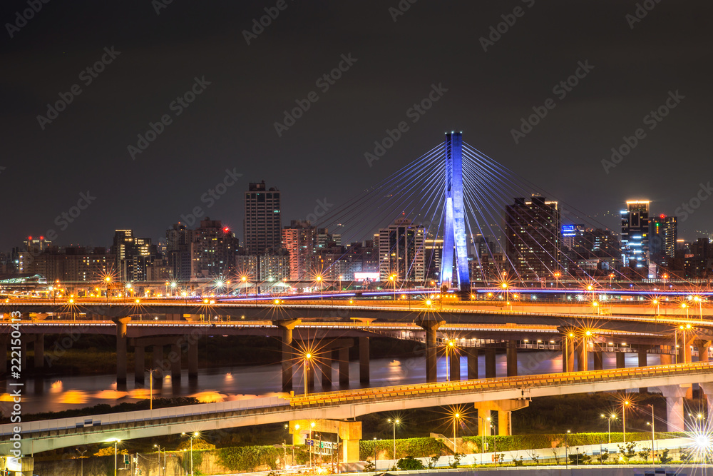 Fototapeta premium Car Light Trails of New Taipei Bridge - Busy Taipei bridge after working hours