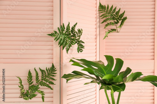 Folding screen with green tropical leaves