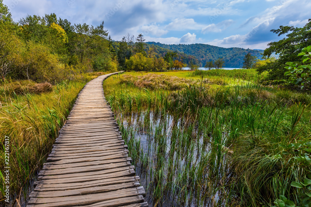 Obraz premium Wooden flooring for tourists