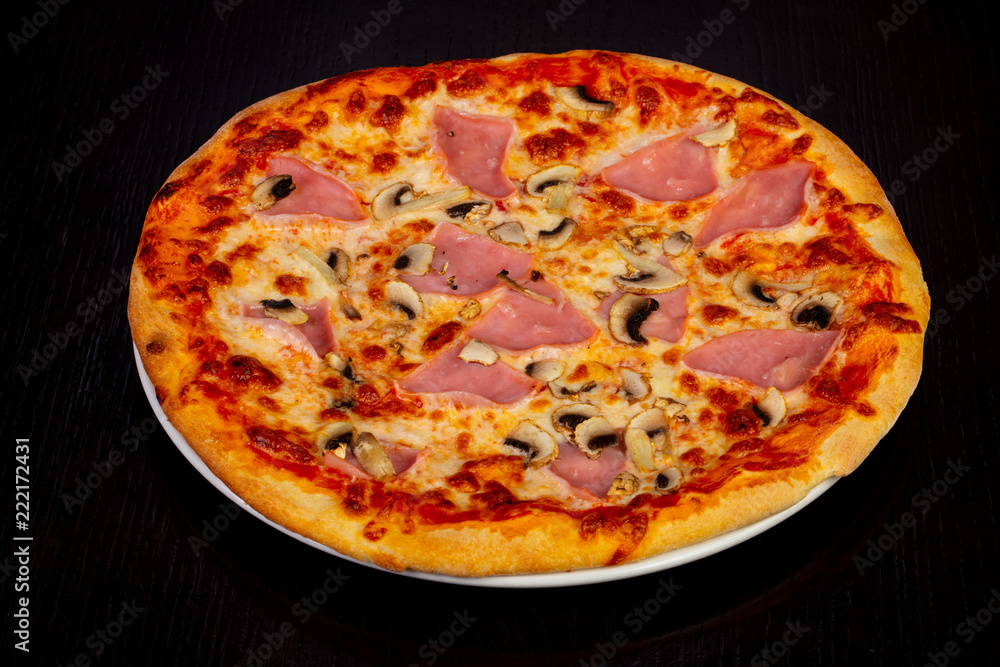 Delicious ham pizza