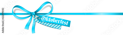 Blaue Schleife mit Oktoberfest Etikett blau weiß isoliert
