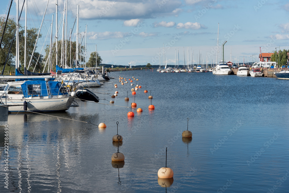 Obraz premium boats in the swedish port of Mariestad
