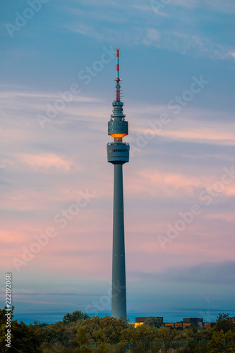 Obraz na plátně Dortmund am Abend Wahrzeichen
