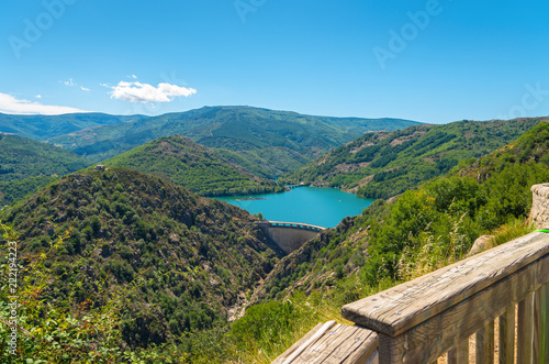 Lac de Villefort vu du Belvédère de la Ranchine,Occitanie.