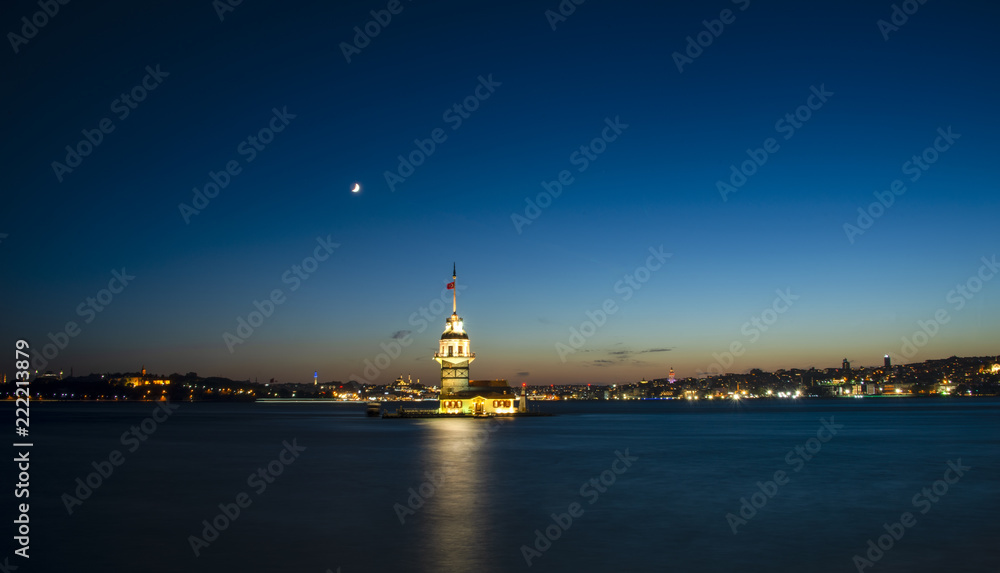 Maiden's Tower in istanbul, Turkey (KIZ KULESI - USKUDAR) Maiden's Tower in istanbul, Turkey (KIZ KULESI - USKUDAR)