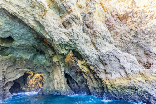 Höhle an der Küste der Algarve bei Lagos
