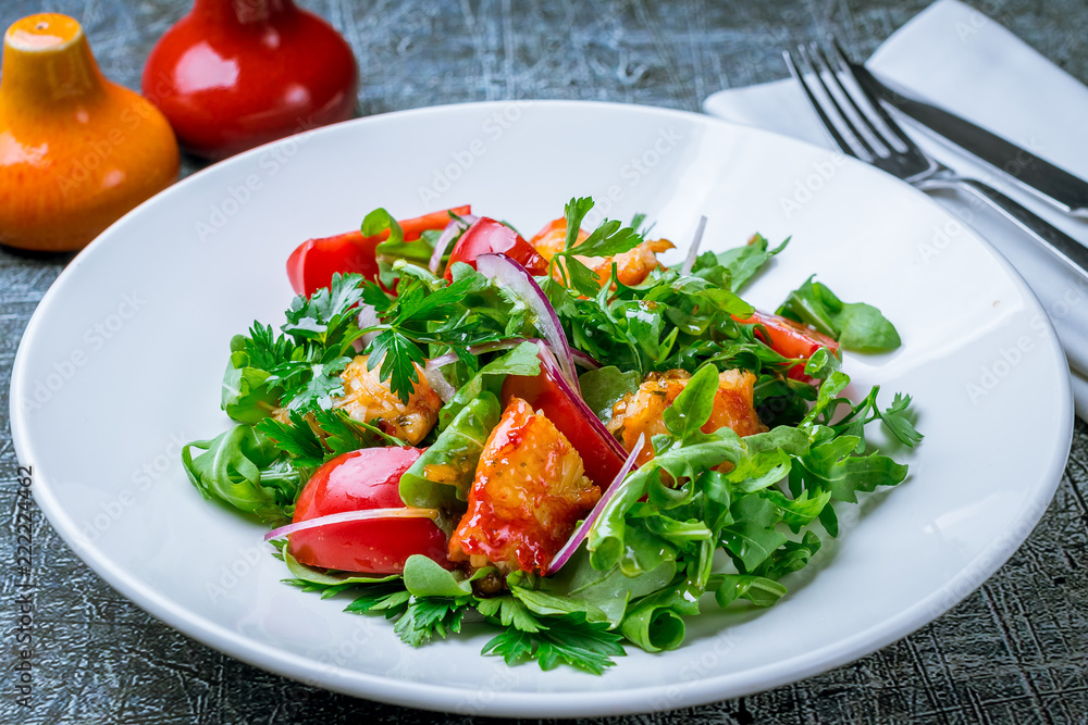 salad with crab meat and tomatoes