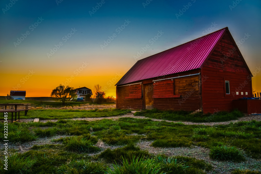 Fototapeta premium Red prairie barn