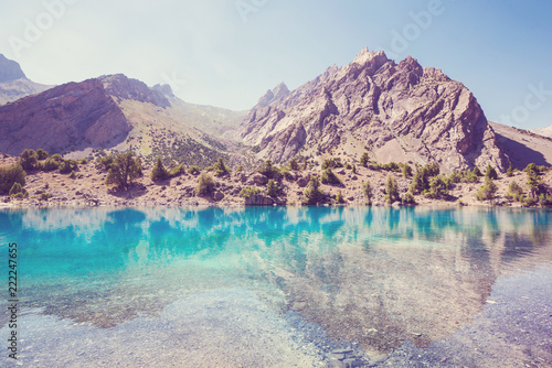Fototapeta samoprzylepna Jezioro Fann góry