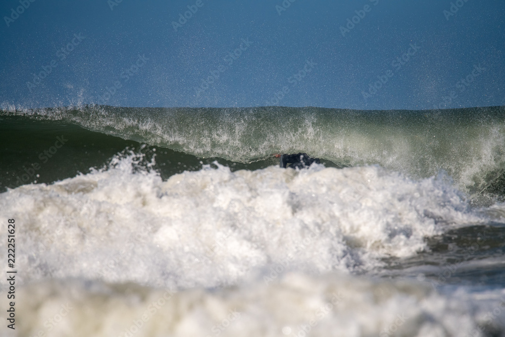 Obraz premium Under cover in a tube surfing south coast of South Africa