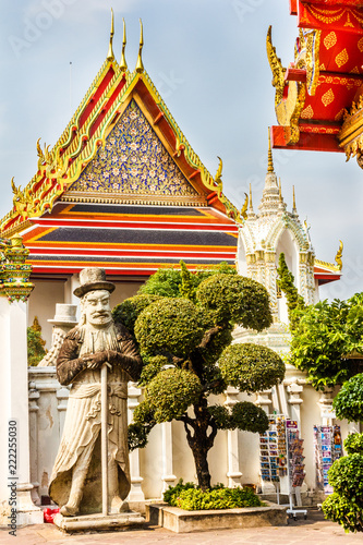 Guardian statue, Wat Pho, photo