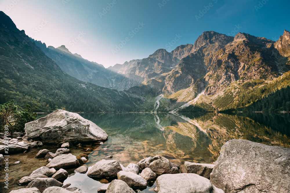 Obraz premium Tatrzański Park Narodowy, Polska. Małe góry Jezioro Zabie Oko lub M