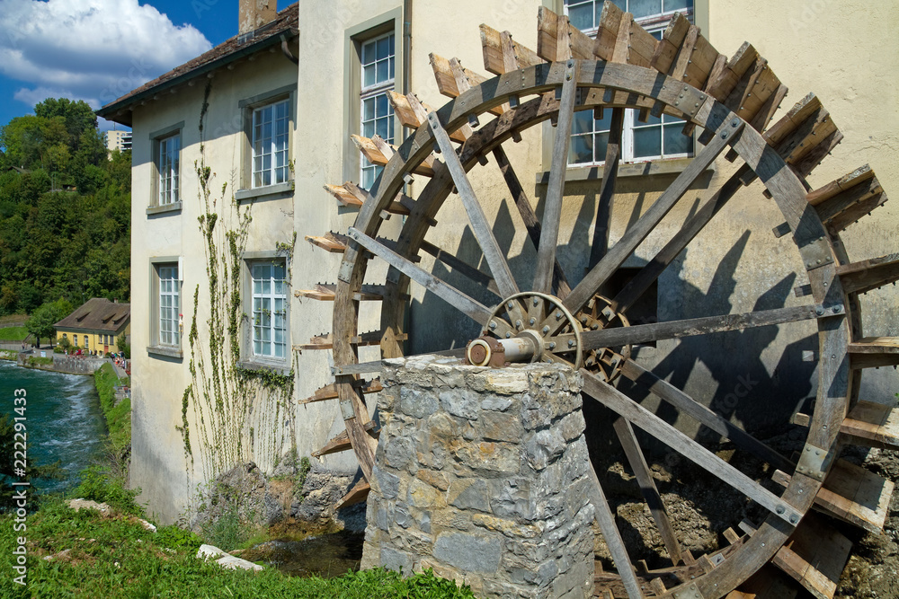 Altes Wasserad am Rheinfall von Schaffhausen